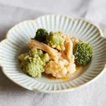 つくりおき.jp（作り置きjp）の花野菜とチキンのコブサラダ