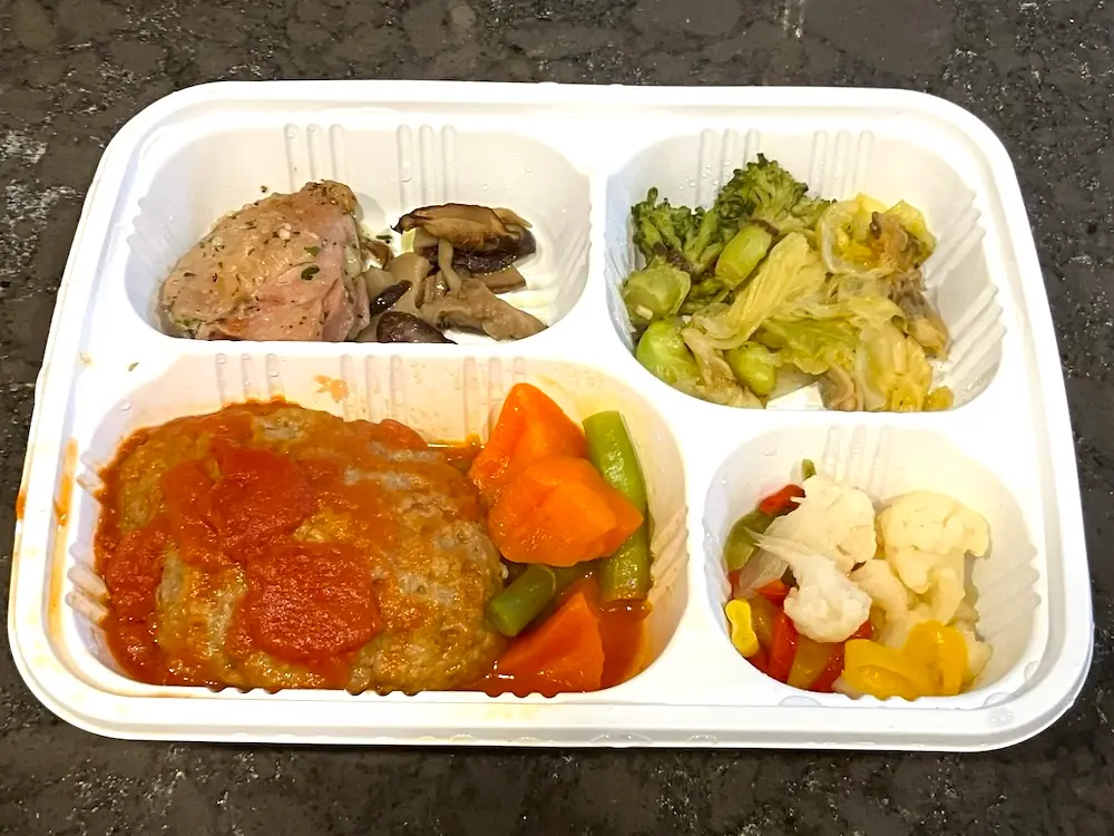 冷凍宅配弁Meals（ミールズ）の「ジューシートマト煮込みハンバーグ」